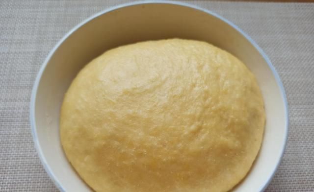  蓬松|教你做独家懒人面包，1碗面粉3个鸡蛋，不用烤箱，蓬松柔软又香甜