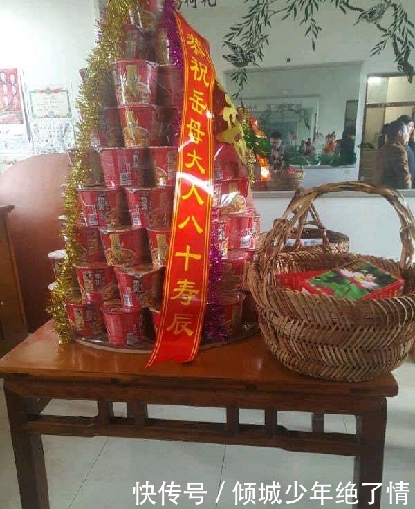 笑话|搞笑图片幽默段子笑话:哈哈,掌握了区分双胞胎的好方法,机智啊