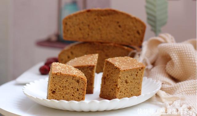 枣糕|秋季暖心糕点红糖枣糕,自己在家就能制作,软糯美味,幸福感倍增