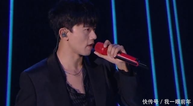 黄晓明|芒果818晚会如大型蹦迪现场,黄晓明跳舞似抽筋,王一博嗨翻全场