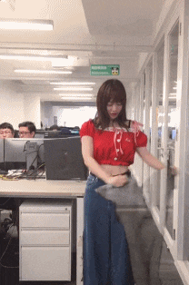 真的|搞笑GIF：我差点就真的以为你是在照镜子了