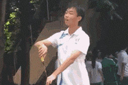 假动作|搞笑GIF:小伙子,这个假动作我给你满分