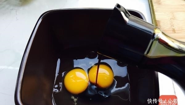 关键点|蒸鸡蛋羹,不要直接加水,记住2个关键,保证丝滑柔嫩又鲜美