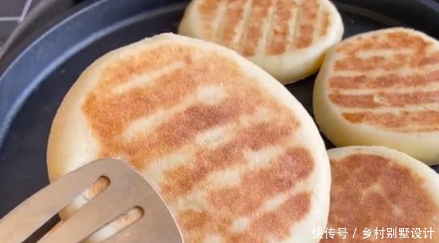 松软|山药别炒的吃了,加2个鸡蛋教你做养胃小饼,松软香甜凉了也不硬