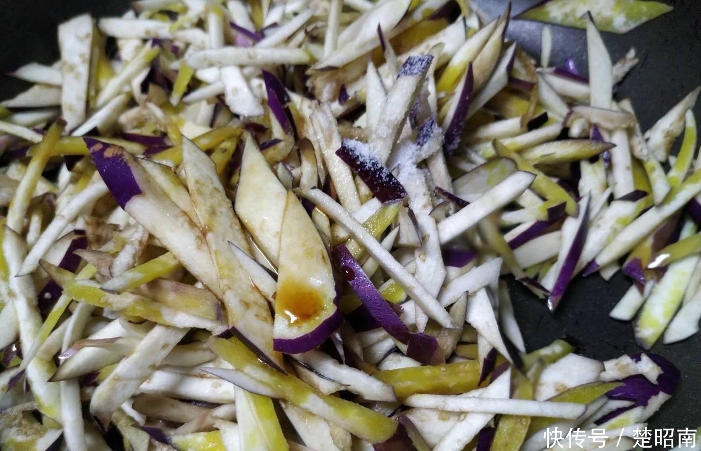 清清爽爽|跟炒蔬菜一样炒出来的茄子,真的是一点都不油腻,清清爽爽,好吃
