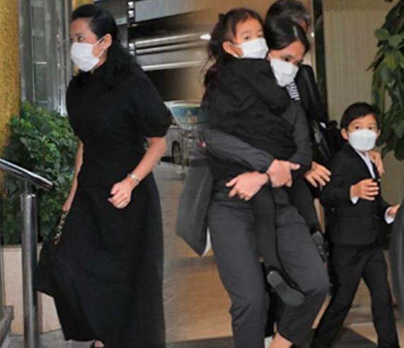 朱玲玲礼仪周到,不方便帮郭晶晶带娃,却