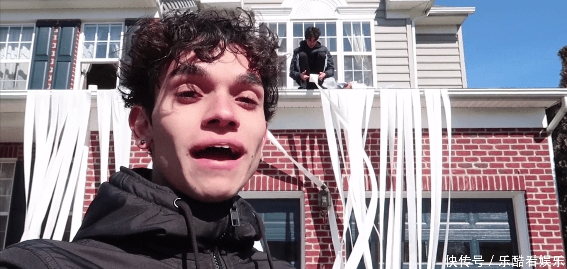 卫生纸|熊孩子为恶搞自己妈妈,用卫生纸包围房子,网友:这儿子别要了!