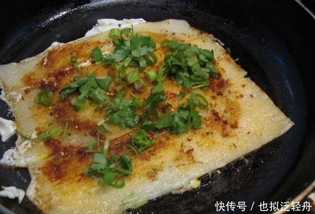 做法|教你烤冷面的秘制新做法,让人吃一口以后,就不舍得放下筷子了