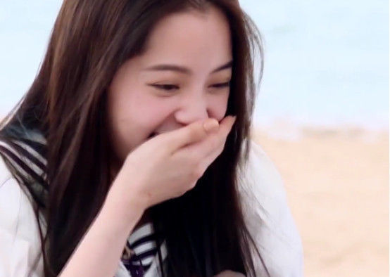  蔡徐坤|蔡徐坤好心帮沙溢擦脸上水时,下秒举动被网友看后嫌弃就别擦