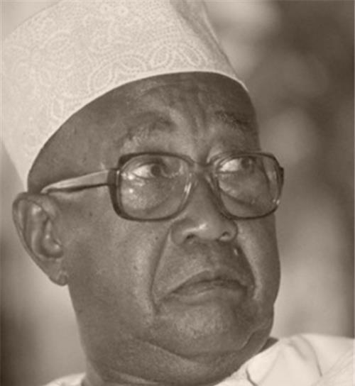 国家|他是世界雇佣兵之王,30年娶6个妻子,干掉4位总统,还自建一国家