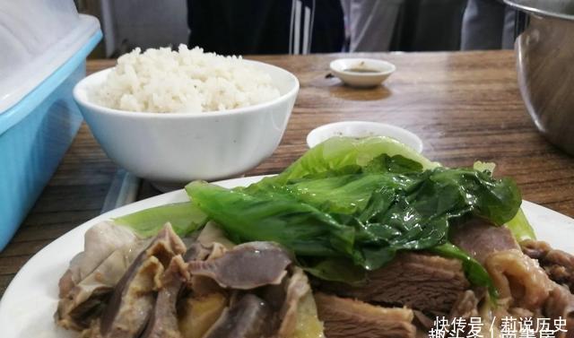 心情|最低调的“包租公”,有10栋房子收租却卖鸭仔饭,称:开店凭心情