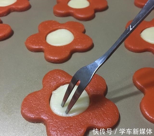 够吃|这个点心香酥可口,我家每周做二次才够吃,两孩子特喜欢