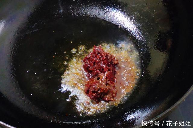 麻辣烫|闺女最馋这麻辣烫,红油浓香,酷辣入味,不用买底料,做法超简单