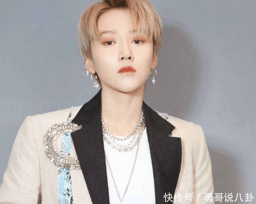  综艺|THE9全员合体官宣综艺，队长安崎站边边，有谁注意虞书欣站在哪！