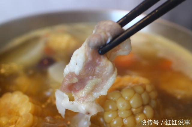 天气|天气转凉,夫妻俩这样吃晚餐,自制火锅汤底,鲜美低脂又饱腹