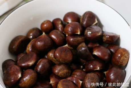  板栗|板栗好吃不易剥皮掌握3个要点，轻松剥皮不伤手，个个完整