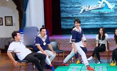 EIEI|蔡徐坤猜不出EIEI,范丞丞却抢答,坤坤等着被兄弟收拾吧