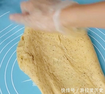  搅拌均匀|爆浆麻薯团子的做法