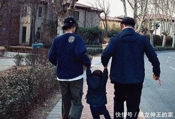 黄磊|黄磊林志颖都是好爸爸,工作之余不忘陪伴3个孩子,既宠娃又宠妻