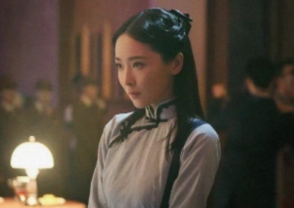  女主|甩了唐嫣老公，从小陶虹整成杨幂，却flop到接二手女主