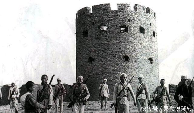 久攻不下|日本兵躲在炮楼里，八路军久久攻不下，老农路过这有何难
