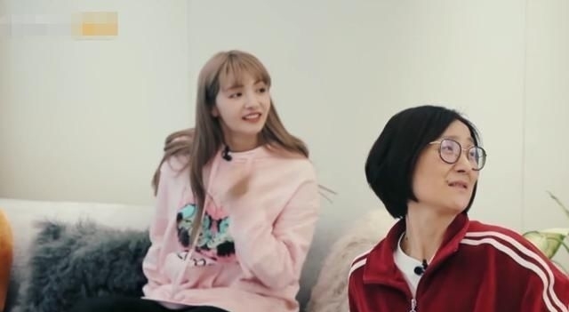 麦迪娜|姜潮送无袖裙“逼哭”妈妈,麦迪娜反应抢镜,婆媳关系好坏很明显