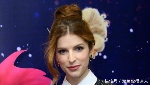 疯狂|安娜·肯德里克，在复古风格的“月亮”高跟鞋，获得疯狂点赞