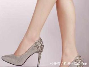 直率|尖尖的高跟鞋穿上优雅的女性气质, 展现出工作场所的直率和干练气质!