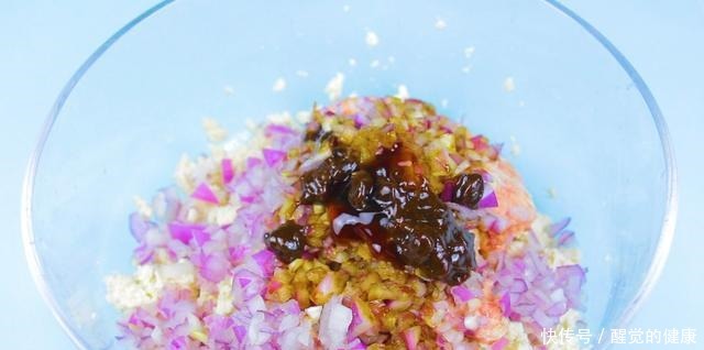 肉末|想吃肉丸子,用这种做法,肉末加一块老豆腐,锅里一炸,真香