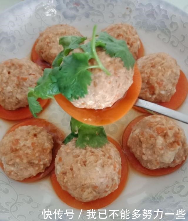 上桌|秋天,这菜好便宜,将它做成丸子,鲜香美味,上桌瞬间扫光