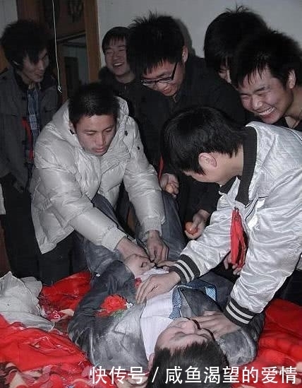 奇葩|扒一扒各地奇葩的“闹新娘” 哪个地方的婚闹最低俗?