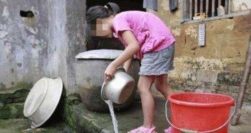 红烧肉|“我能尝一口红烧肉吗”,6岁姐姐央求弟弟,妈妈举动不配为人母