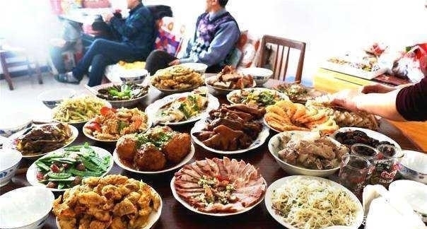 南方女孩|第一次去男朋友家, 看到他家的饭菜, 自己没吃几口就下桌了!