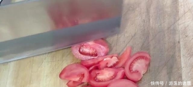 味道|1个西红柿,1个茄子,简单一做,味道好极了,保准天天吃不够