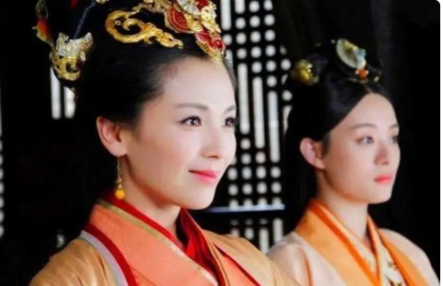 皇后|历史上最厉害的陪嫁丫鬟,小姐成了嫔妃,她却当上了皇后