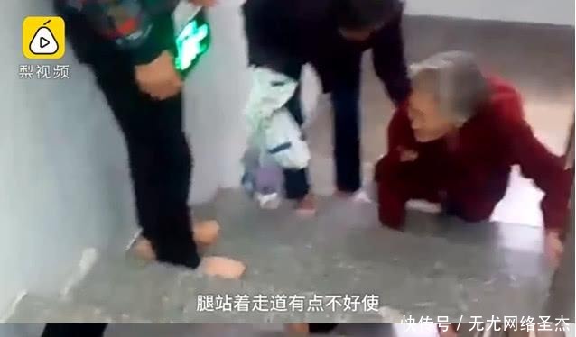  只为|85岁老人手脚并用爬楼梯，只为看一眼得了肝硬化的儿子