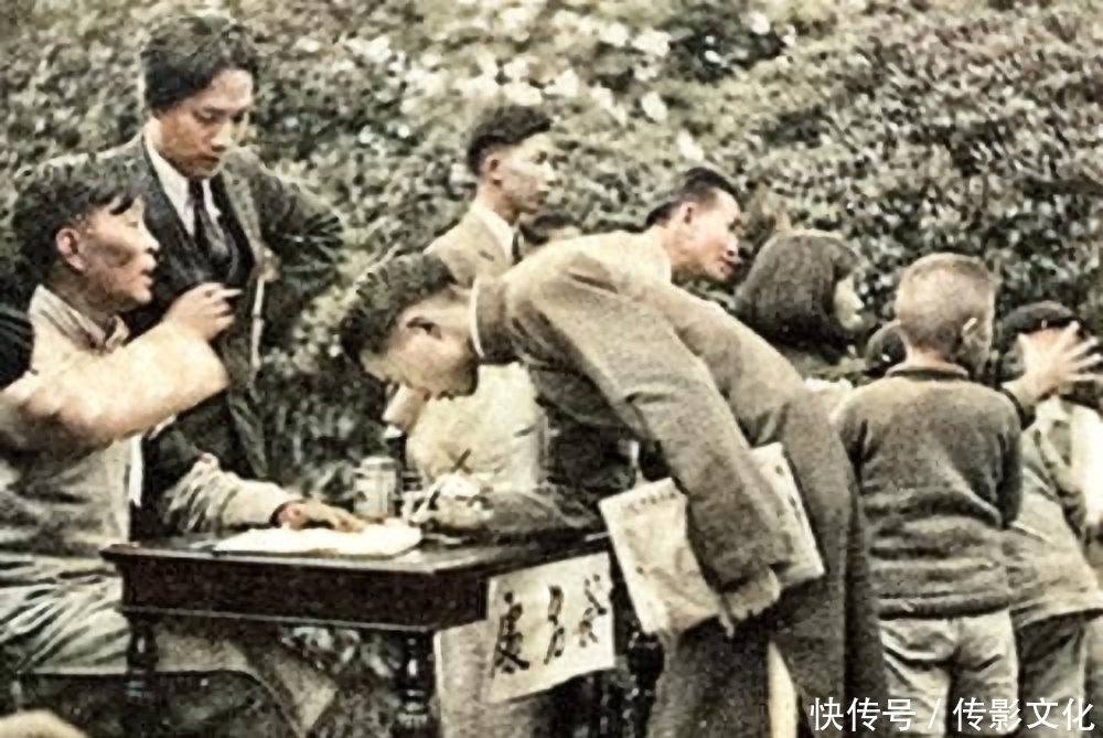 珍贵|1936年鲁迅出殡珍贵老照片,几万人送行,16位文学界大佬抬棺扶灵