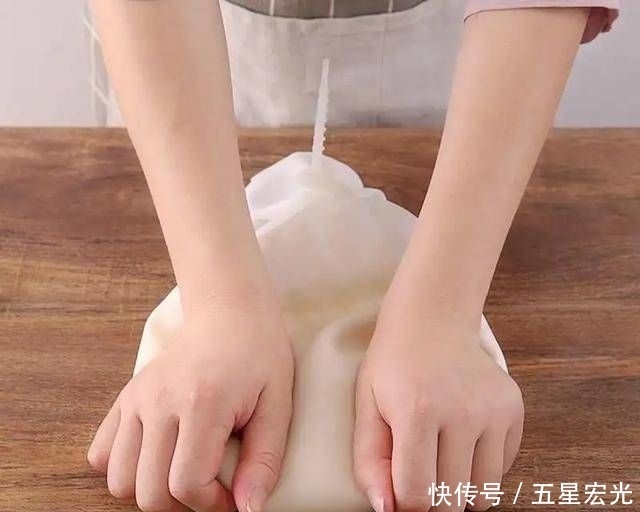  尽量|如果你喜欢在家包饺子，厨房里应该尽量配备这些小厨具，让饺子包得又快又好吃