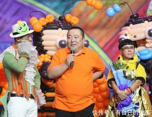 农村|少儿节目主持人董浩,退休后农村生活曝光,坐村口吃面条让人心酸