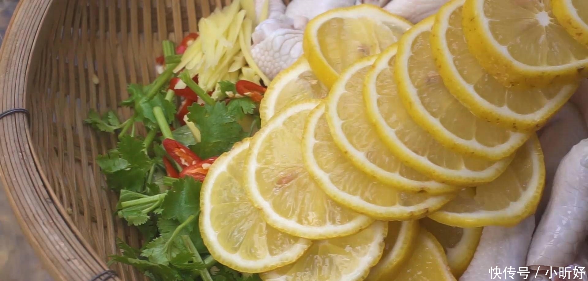  绝佳|风味独特的柠檬鸡爪怎么做？亲朋好友聚会绝佳下酒菜，酸辣爽口！