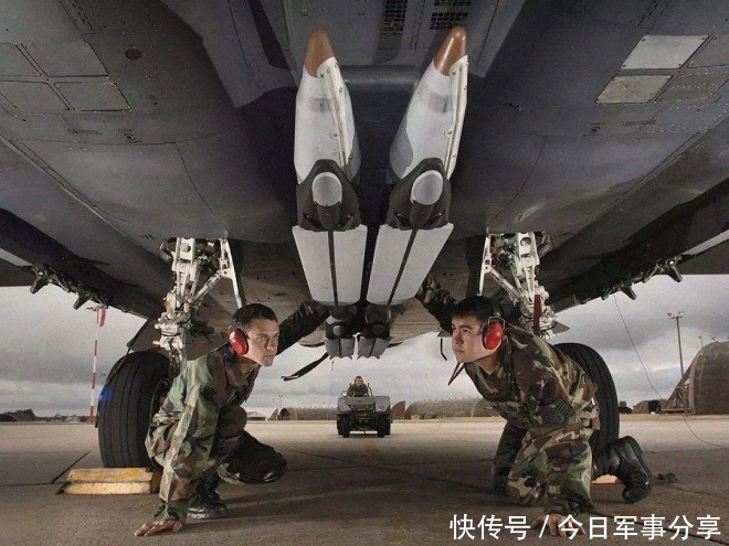  武库|最可怕的武器诞生，“空中武库”挂弹96枚，一架摧毁一座机场