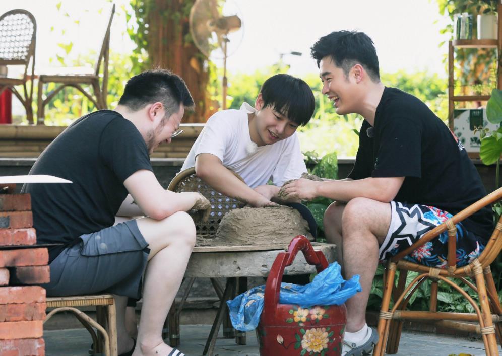  喝水|《向往》喝水都被骂的嘉宾！看清他的举动后，网友怒喊：没素质！