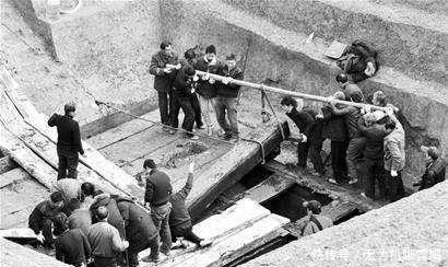  深困|超级大墓, 埋藏太深困死盗墓贼, 卡车运土12万次才见到棺椁