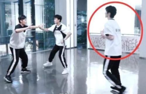 名牌|跑男团成员都撕了多少名牌蔡徐坤2个,baby6个,看到第一太强了