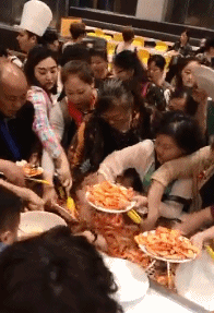 GIF|搞笑GIF：我怎么说晚上突然就黑了呢，原来是跑你这来了