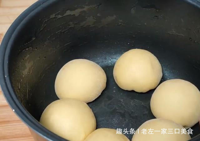 懒人|面粉别蒸馒头了,教你面包懒人做法,不烤不蒸,松软香甜又拉丝