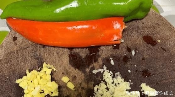 美食|鸭肉芋头粉丝煲,粉糯香甜鸭头有嚼劲,夏日必备美食!