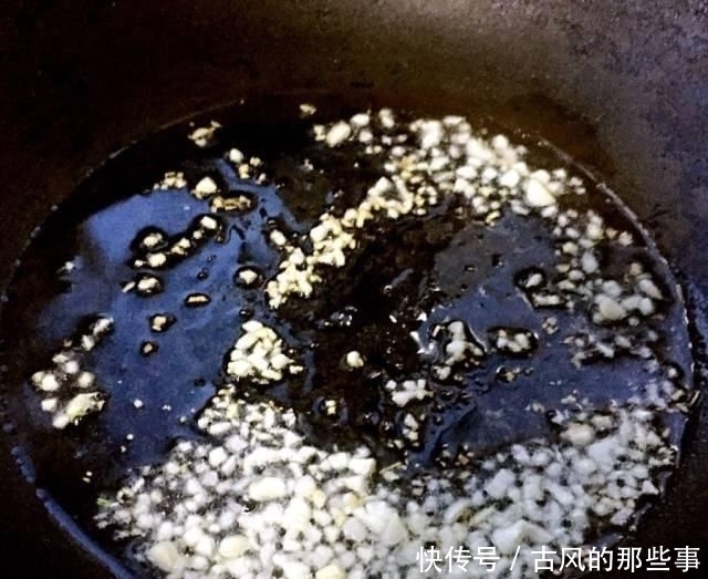 番茄|吃过之后,你会爱上番茄烩金针菇的蔬菜,比肉食更美味,也更容易制作