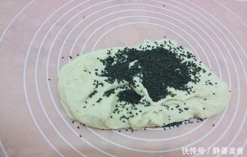 黑芝麻|简单好做的花生酱花卷,蓬松暄软,咬一口满嘴香
