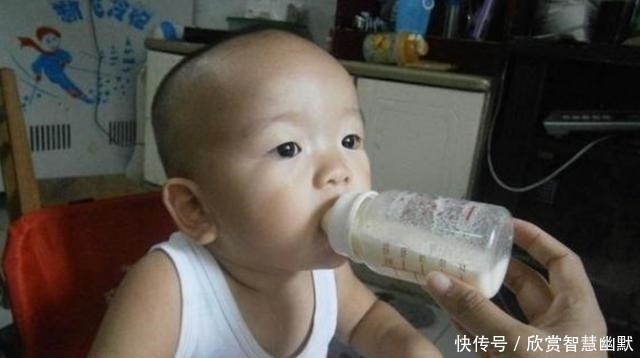 偷尝|1岁孩子只喝奶奶冲的奶,宝妈感觉不对劲,偷尝一口后愁坏了
